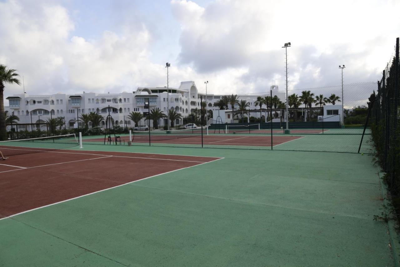 The Mirage Resort & Spa Hammamet Exterior foto Tennis courts at the resort