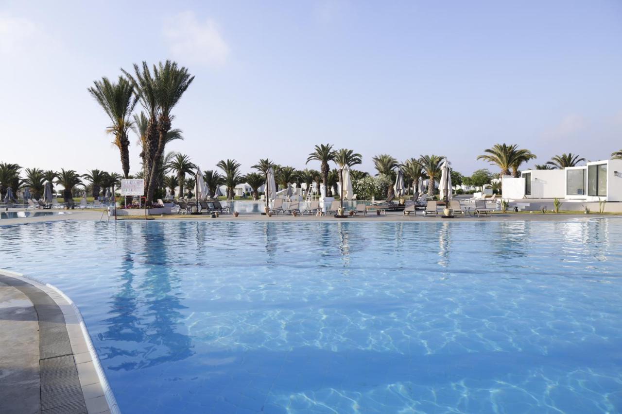 The Mirage Resort & Spa Hammamet Exterior foto A swimming pool at a hotel in Cyprus